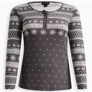 342. TORRID Size 26 Grey Snowflake Waffle Knit Henley Shirt NWT